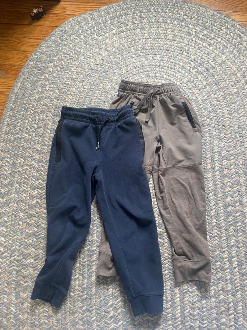 Set of Two Joggers - Navy and tan, size 4/5